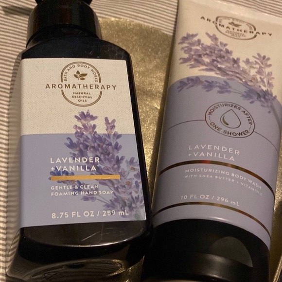 NEW Bath and Body Works Aromatherapy Lavender Vanilla + Free Gifts! - Picture 3 of 6